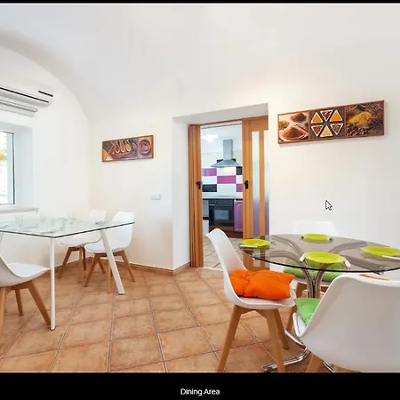 Blife Moustachya Private * Faro