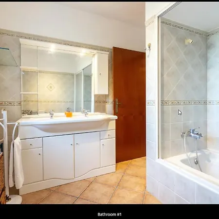 Blife Moustachya Private